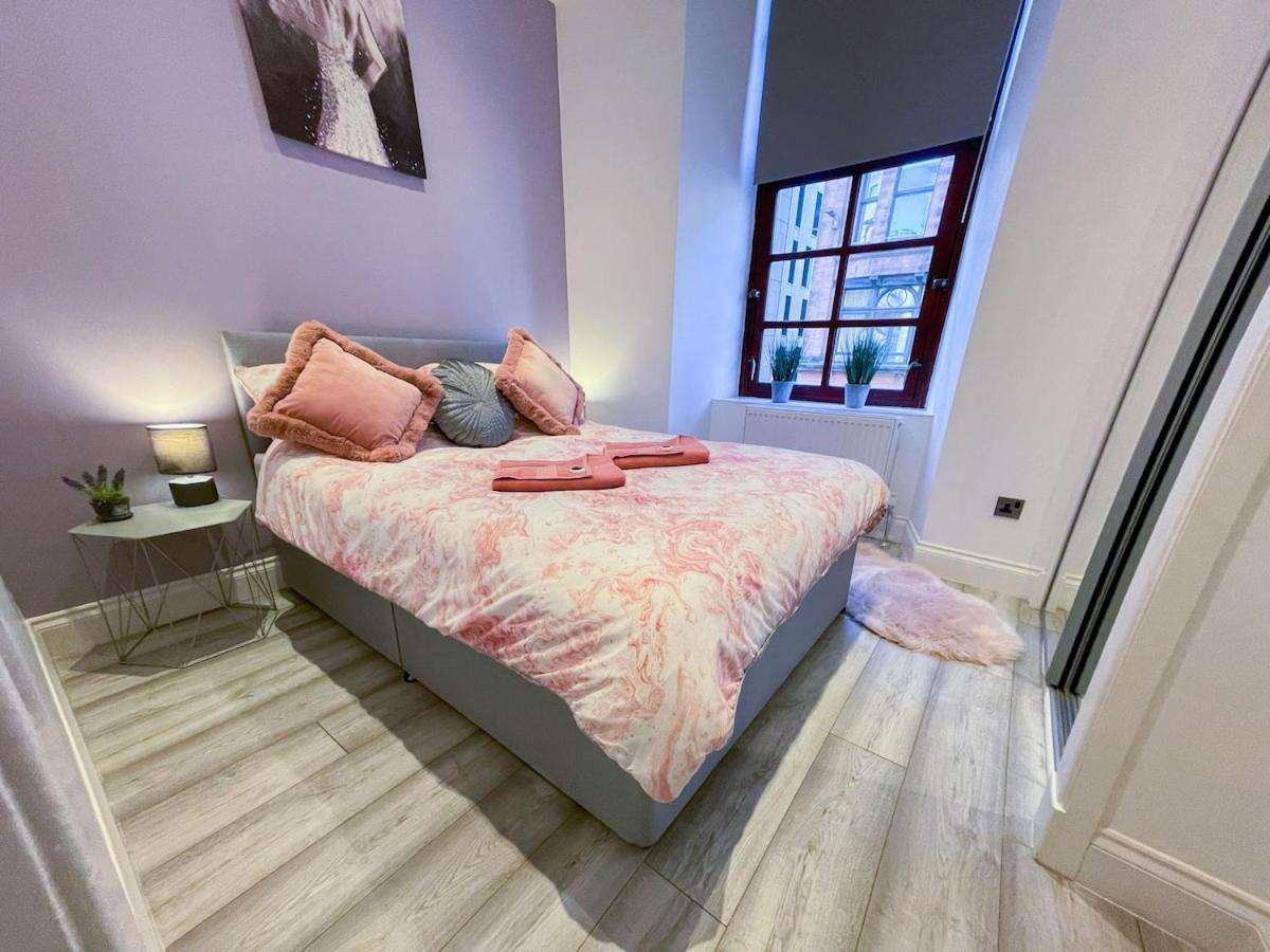 Recently Refurbished Two Bedroom Apartment, Central Location! Глазгоу Екстериор снимка