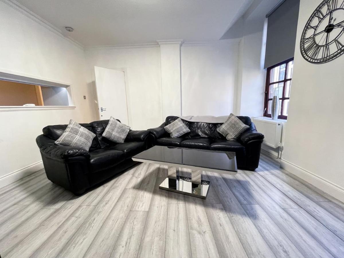 Recently Refurbished Two Bedroom Apartment, Central Location! Глазгоу Екстериор снимка